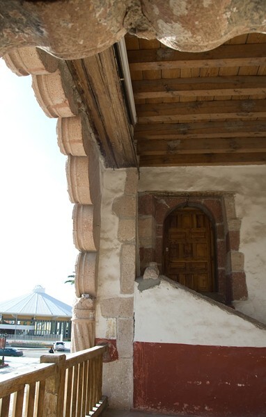 Roundels & beamed ceiling - San Francisco, capilla abierta