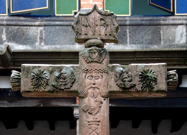 Cloister cross, front crossing - SS Pedro y Pablo