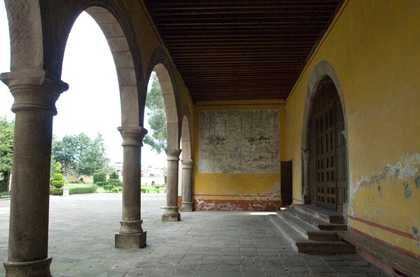 Portería - SS Pedro y Pablo, portería, capilla abierta & baptistry