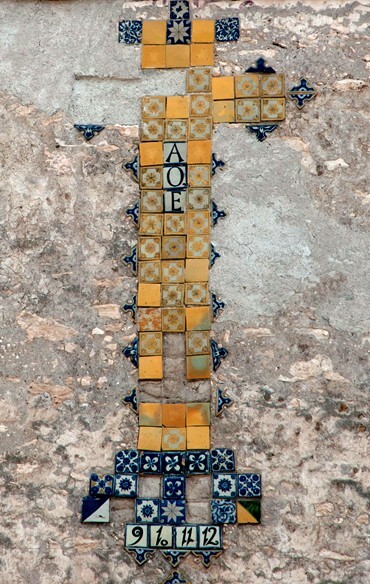 Santiago Apóstol, bell-tower, azulejos cross - Teotongo, Oaxaca