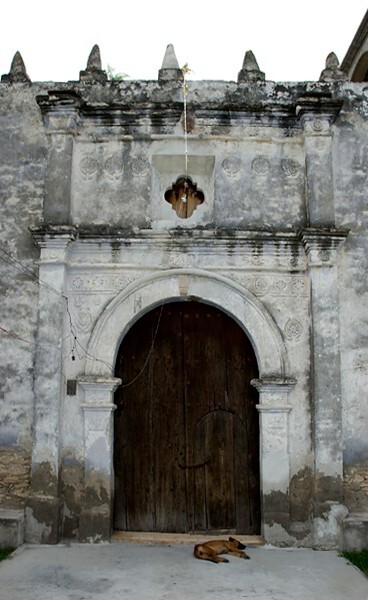 La Candelaria, façade - Barrio chapels