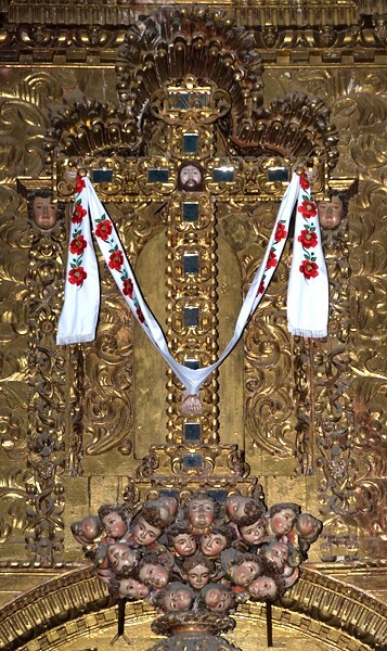 Santa Cruz, Tlaxcala, Santa Inés, high altar, cross with glass inlays - Tlaxcala