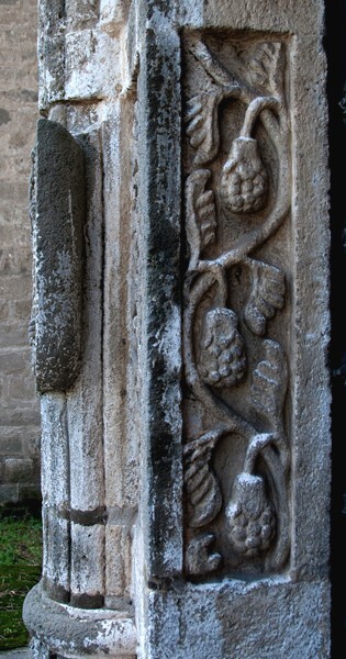 Porciúncula portal, left jamb - San Miguel Arcángel, façade, portería, crosses & porciúncula door