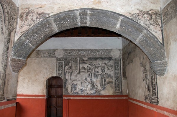 Upper cloister walk, arch & testera mural - San Juan Evangelista, convento