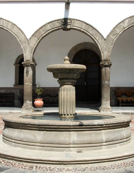 Cloister fountain - La Magdalena