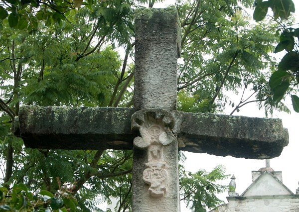 Atrial cross, back crossing - La Asunción de Nuestra Señora