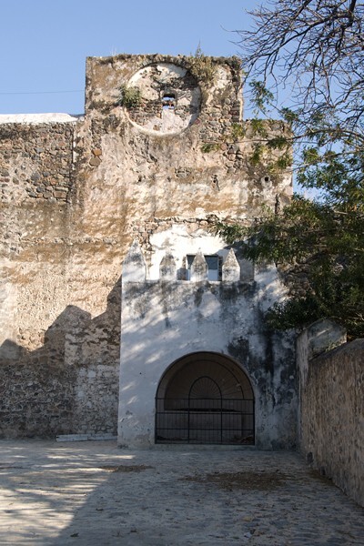 SE posa chapel - San Juan Bautista, façade, portería & posa chapels