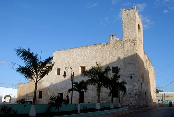 Tizimín, Yucatán, Los Tres Reyes, convento & turret - Yucatán