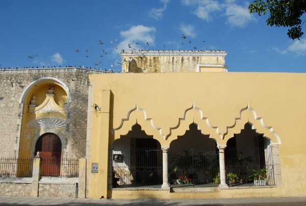 Lateral portal & capilla abierta - San Juan Bautista