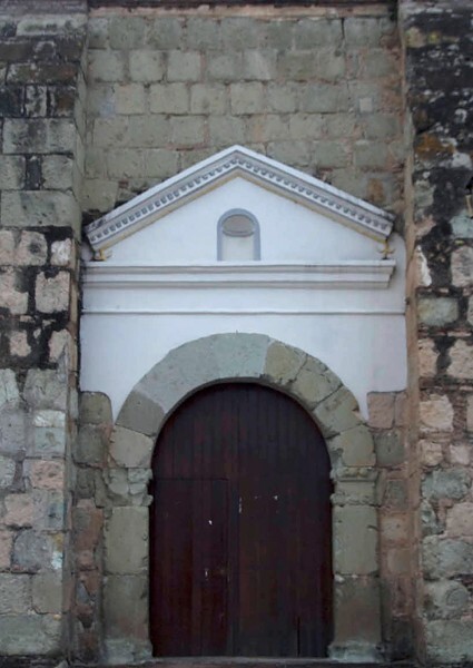 Los Reyes, lateral portal - Reyes Etla, Oaxaca