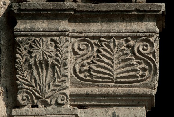 San Lorenzo, façade portal, left pilaster imposts - Totolinga, México