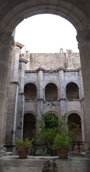 Cloister - San Pablo, nave, sacristy & cloister
