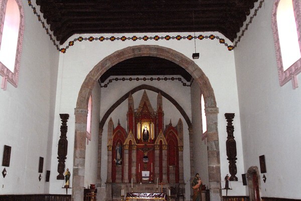 Santa María de Jesús, nave & sanctuary arch - Santa María de Jesús