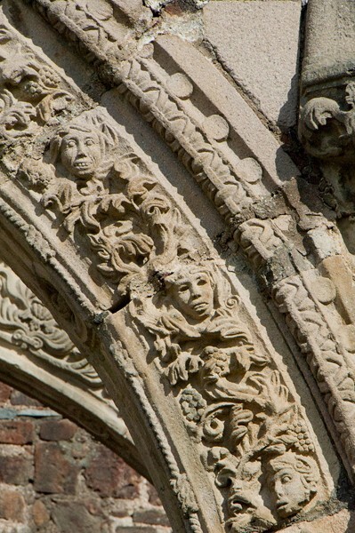 Portería, central arch, lower right voussoirs - San Luis Obispo, capilla abierta