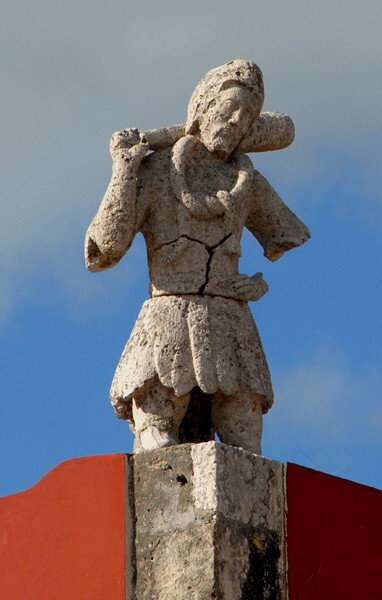Casa de la Imperatriz, roof corner statue, 'el Monifato' - Sisal, Yucatán