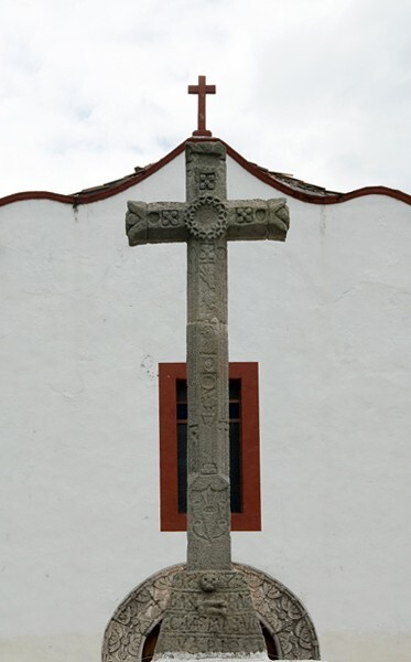 San Pedro Apóstol, atrial cross, front - San Pedro Jácuaro, Michoacán