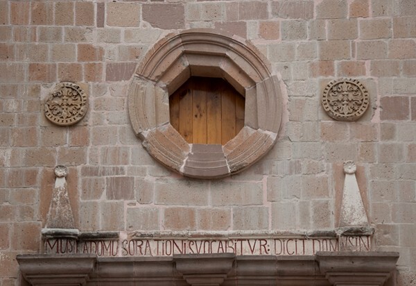 San Cristóbal, façade portal finials, choir loft window & escutcheons - San Cristóbal Suchixtlauca, Oaxaca