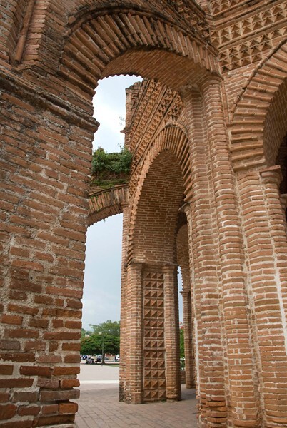Arches & flying buttresses - Fuente La Pila o La Corona