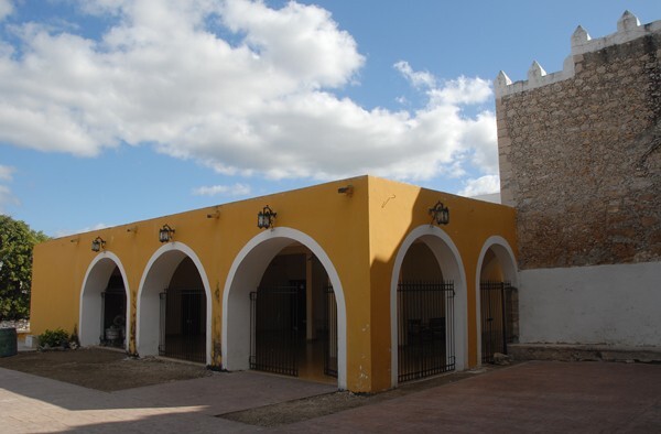 San Bernardino de Sena, capilla abierta - Tetiz, Yucatán