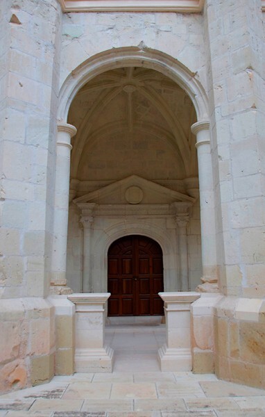 15_Yanhuitlan, Oaxaca, Santo Domingo, lower cloister door+ - Convento & Cloister