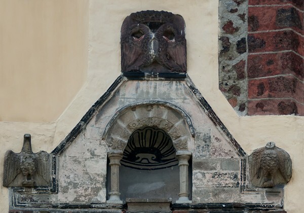 San Bernardino, porciúncula portal, pediment niche - Xochimilco