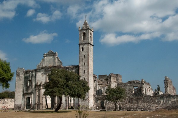 Façade, bell-tower & convento - Santiago Apóstol (ruins)