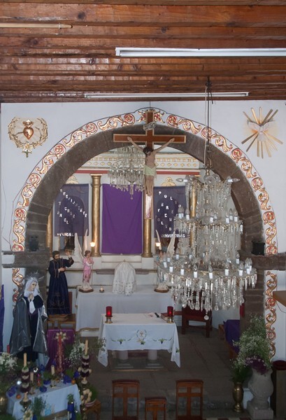 Santa Cecilia, chancel arch & sanctuary - Acatitlán, México