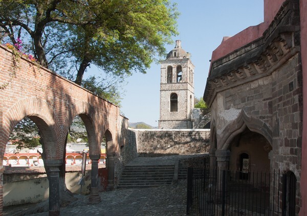 Bell-tower & Capilla Nuestra Señora del Rosario - La Asunción de Nuestra Señora, atrio, portería, and nave & choir ceilings