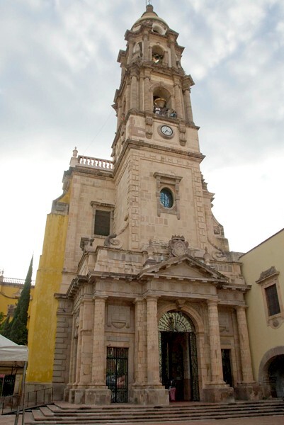 Façade & bell-tower - El Carmen