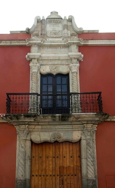 Oaxaca, Oaxaca, Universidad Autónoma Benito Juárez, façade portal - Oaxaca