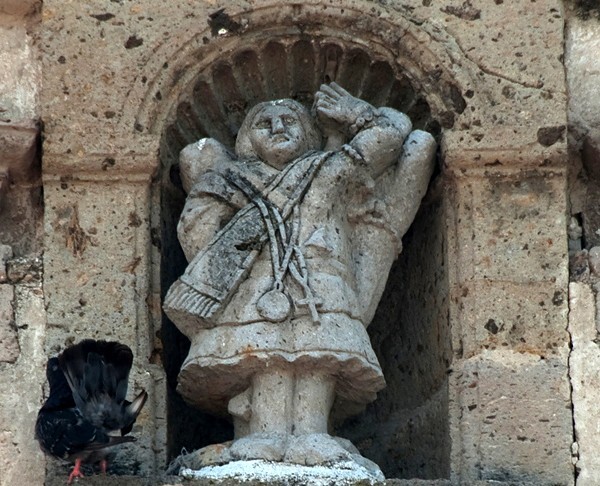 San Sebastianito, façade gable niche sculpture, St. Sebastian - San Sebastianito, Jalisco