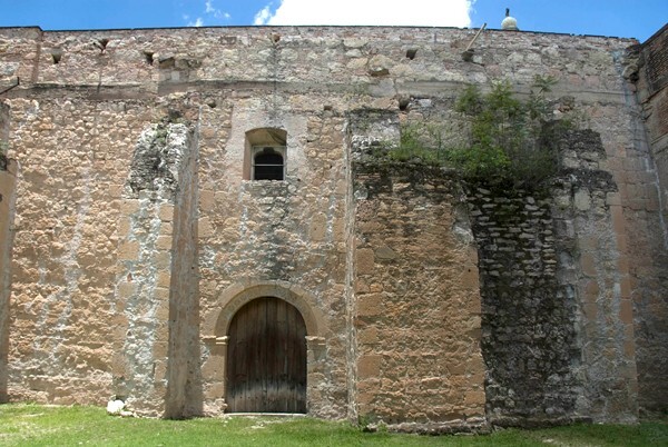 San Mateo, lateral portal - Yucucui, Oaxaca