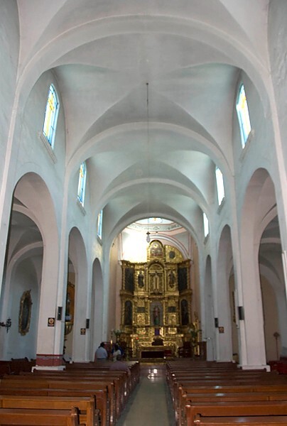 La Magdalena, nave & high altar - Magdalena Salinas