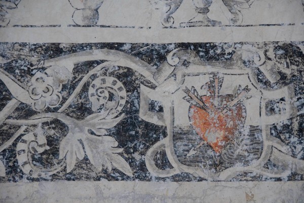 Refectory, dado mural, Augustinian insignia - Nave, sotocoro & refectory