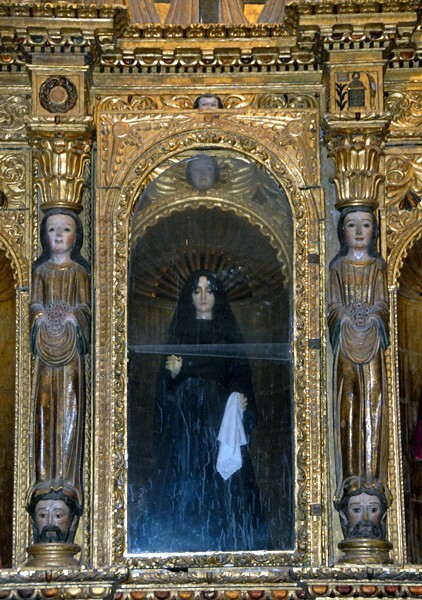Central niche sculpture, Our Lady of Solitude, flanked by terms - San Miguel Arcángel, nave Nuestra Señora de la Soledad retablo