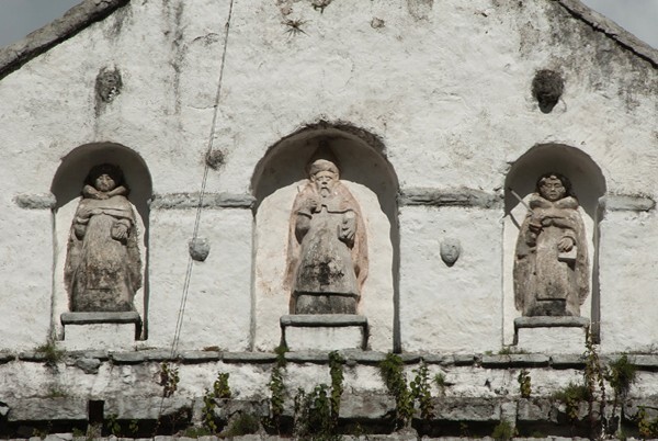 Façade gable, Dominican saints - Tapalapa, Chiapas