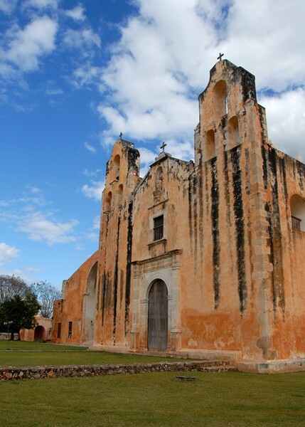 Façade & espadañas - San Miguel Arcángel, façade & nave