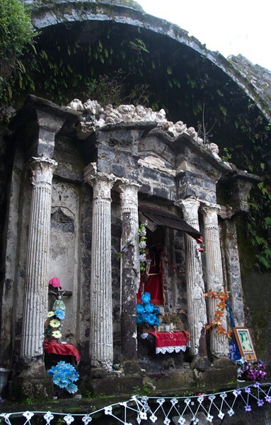 San Juan Bautista, sanctuary altar - Parangaricutiro, Michoacán