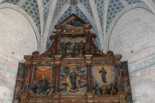 High altar, upper tiers - San Juan Bautista, nave & altars