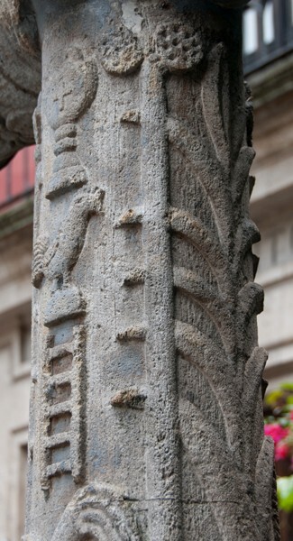 Calle Rivera 17, cross, shaft details, Arma Christi - San Angel