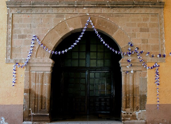 Santiago Apóstol, façade, main portal alfiz - Tecozautla, Hidalgo