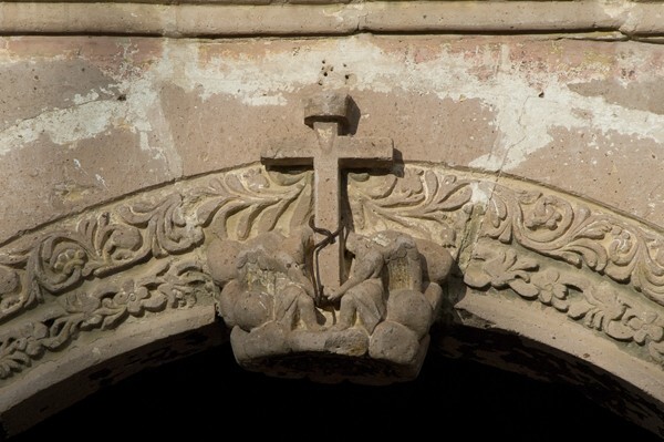 Façade portal, archivolt keystone - San Jerónimo
