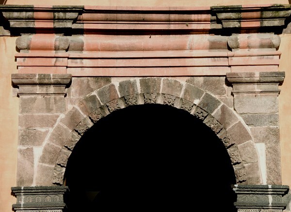 Santa María de La Visitación, façade portal archivolt & architrave - Tepepan