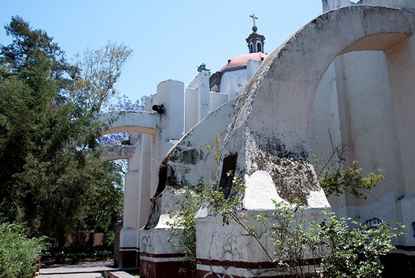 Santa Barbara, flying buttresses - Santa Bárbara Tlacatecpan, México
