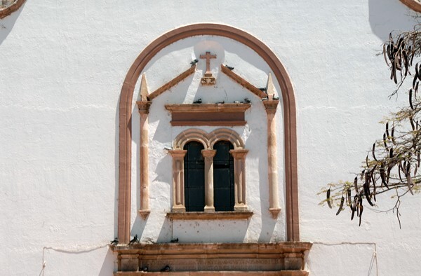 San Agustín, façade, choir window ajimez - Jacona, Michoacán