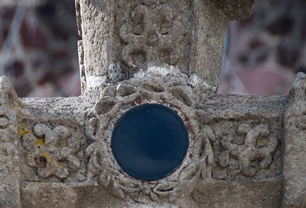 Michoacán, San José, atrial cross, obsidian disk - Ciudad Hidalgo (once Taximaroa), Michoacán