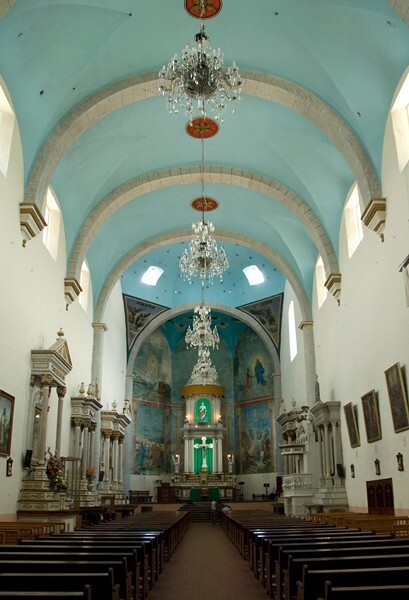 Nave, barrel vault - San Pedro Apóstol