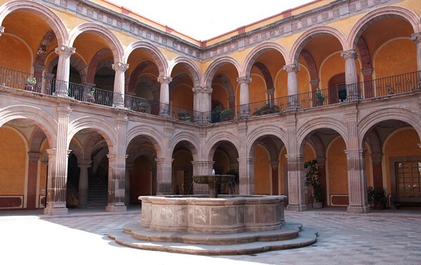 Cloister & fountarin - San Francisco