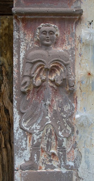Façade portal, right pilaster relief, archangel - Nuestro Señor de Ojo Zarco (El Templo del Barrio)