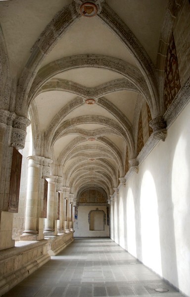 Lower cloister walk, ribbed vault - Cloister
